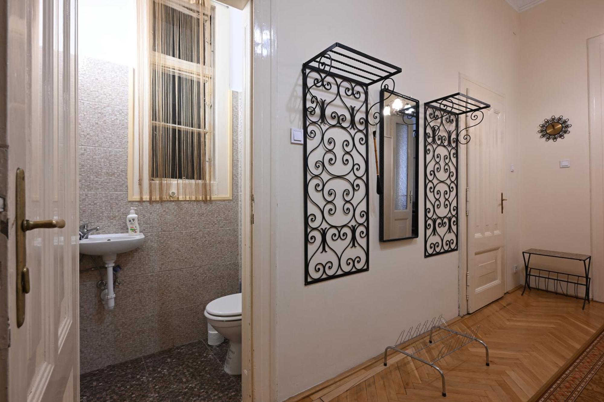 A Quiet Place In The Heart Of The City Budapest Exterior photo