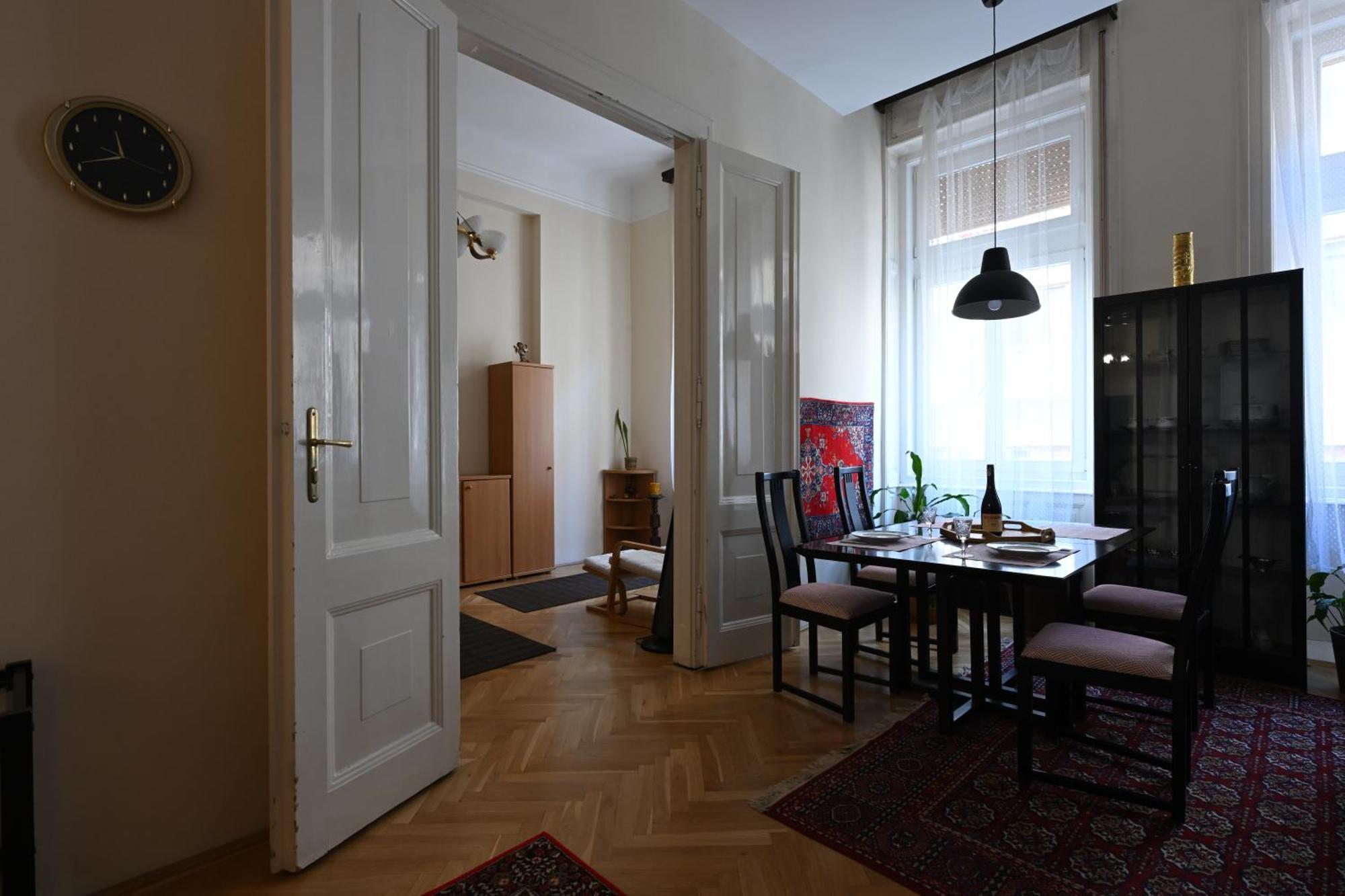 A Quiet Place In The Heart Of The City Budapest Exterior photo