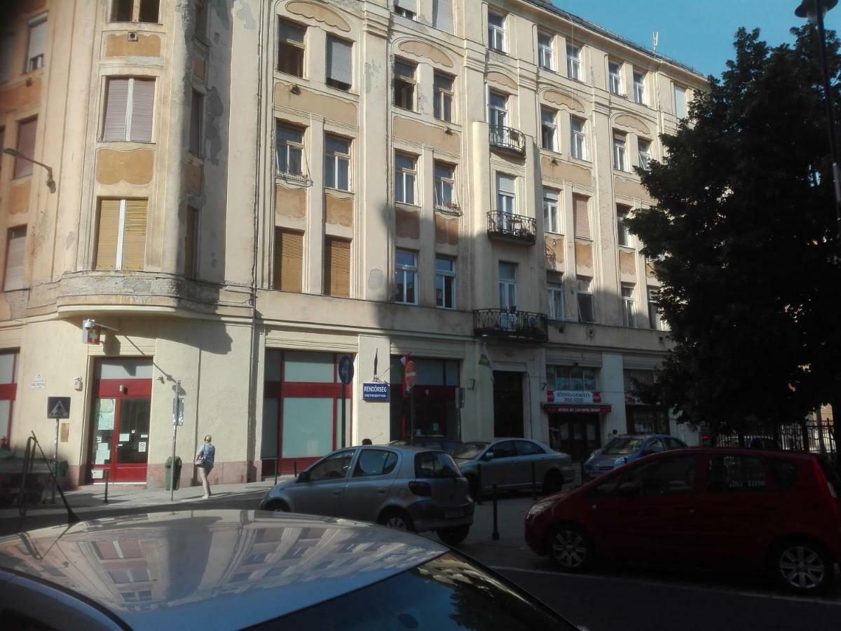 A Quiet Place In The Heart Of The City Budapest Exterior photo